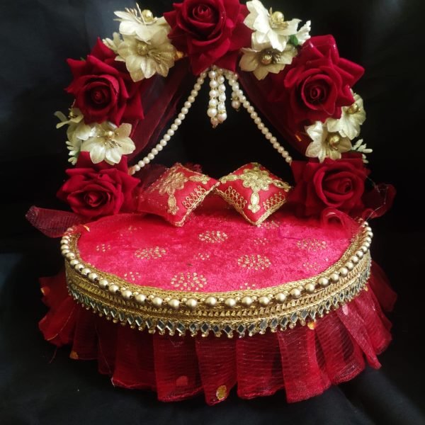 Krishna Aasan Red Roses